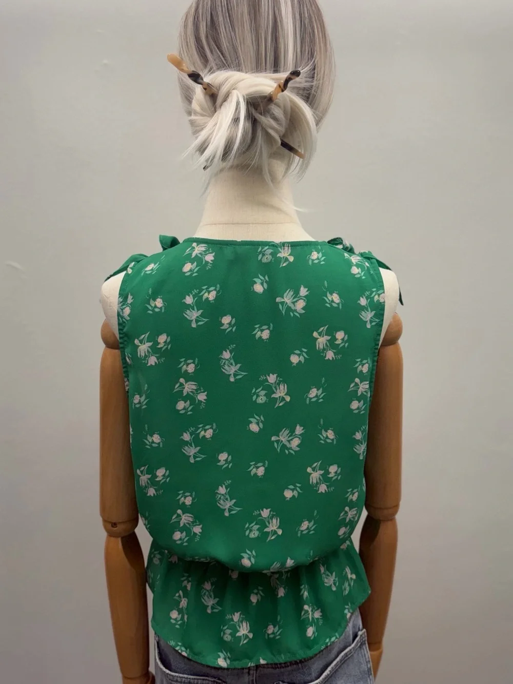WAYF Floral Ruffle Sleeveless Blouse Green White Peplum Top Women’s Size S - Picture 6 of 12